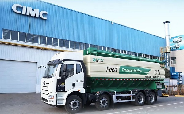 凌宇散裝飼料運輸車特點介紹！