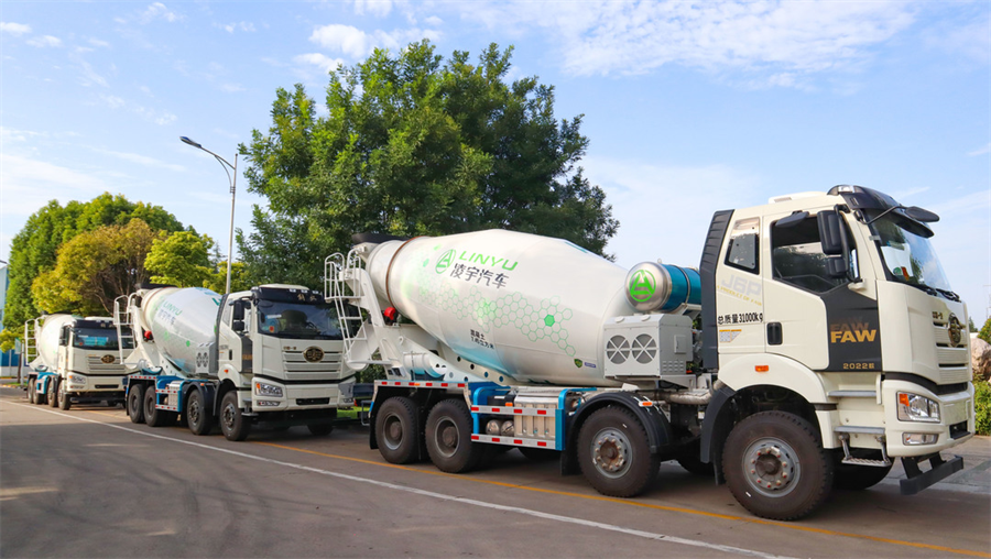 秋高氣爽，再傳捷報(bào)！50臺(tái)凌宇混動(dòng)攪拌車奔赴華東，盡顯靚麗風(fēng)采
