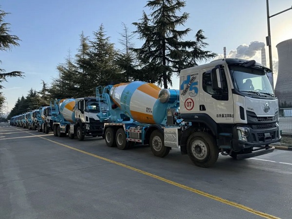 【發(fā)車(chē)新聞】再出發(fā)！年年歲歲常相“拌”，“柿柿如意”攪拌車(chē)交付時(shí)！