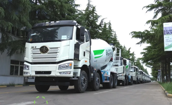 【發(fā)車(chē)新聞】看！TA們列隊(duì)成行，趕上春夏交接的“末班車(chē)”！