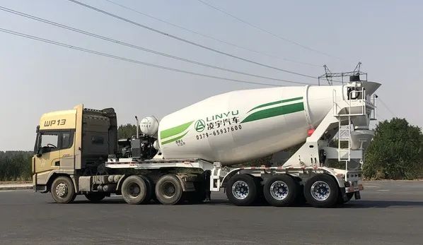 半掛混凝土攪拌車會是行業(yè)新風(fēng)口嗎？聽聽專家怎么說