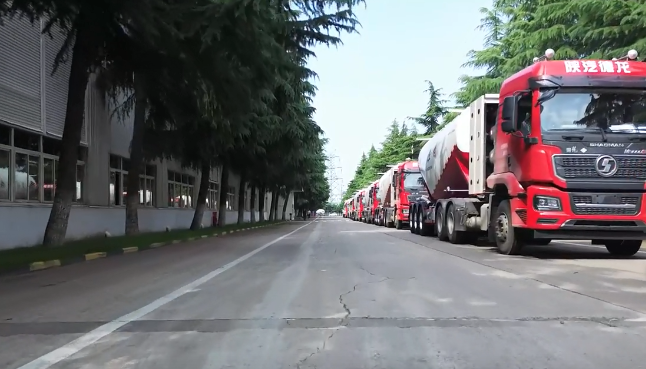 大單!100臺#粉罐半掛車 陸續(xù)發(fā)車，震撼#航拍