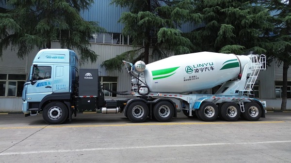 【發(fā)車(chē)新聞】燈與河川，夏日人間，凌宇新能源半掛攪拌車(chē)批量交付客戶(hù)！