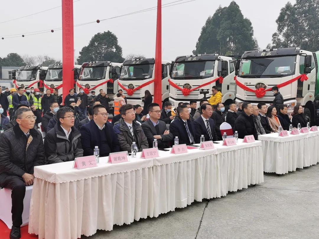 瑞虎迎新 戰(zhàn)績恢弘！80臺(tái)解放&凌宇一體化攪拌車交付蜀國之地