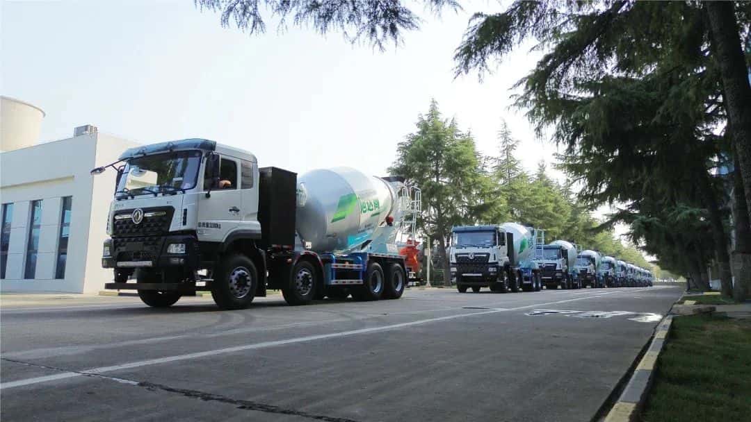 馭風(fēng)而行，中集車輛15臺(tái)新能源攪拌車駛?cè)牒?，繪就荊楚生態(tài)長(zhǎng)卷