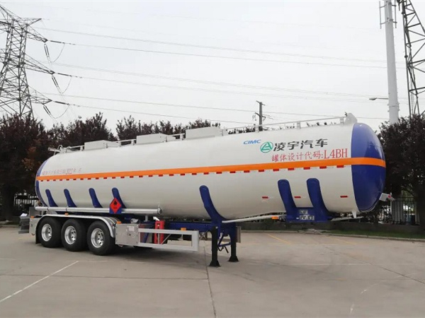 中集凌宇新款鋁合金易燃液體運(yùn)輸車來了！
