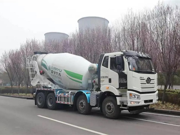 【重卡新聞】10月重卡銷5.2萬輛再降6成！全年重卡總銷量預(yù)計收官約140萬輛